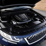 Motorraum eines Range Rover Velar