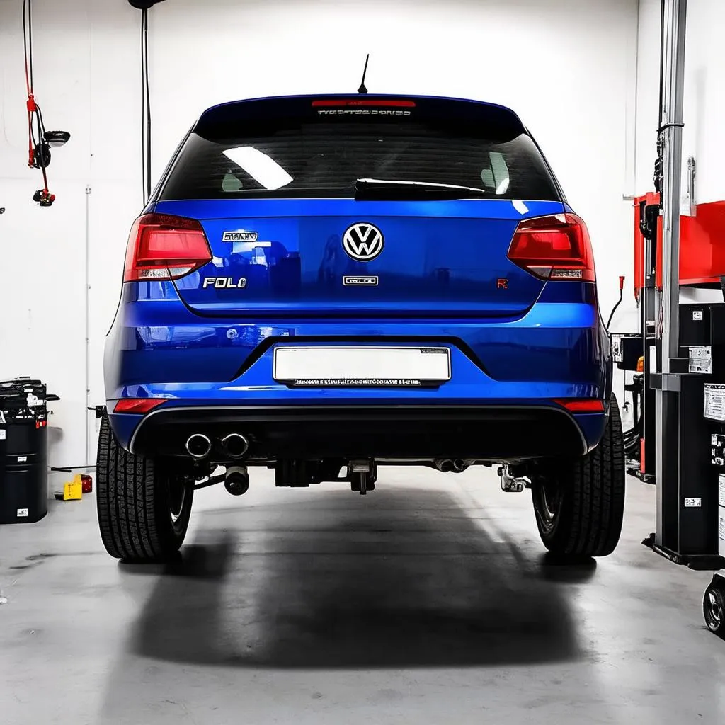 VW Polo 6R auf einer Hebebühne in einer Werkstatt