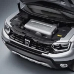 Dacia Duster Motorraum mit hervorgehobenem Ölfilter für den Ölwechsel