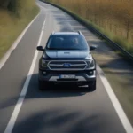 Ford SUV fährt auf der Autobahn in Deutschland