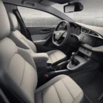 Moderner Seat Leon mit integriertem Navigationssystem