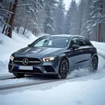 Mercedes-Benz A220 4Matic fährt durch Schnee