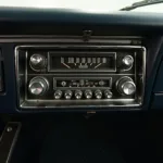 Altes Radio im Oldtimer