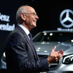 Dieter Zetsche präsentiert ein neues Mercedes-Benz Modell