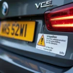 Kennzeichen Plakette auf Nummernschild