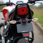 Kurzer Kennzeichenhalter an einer Honda CB 650 R