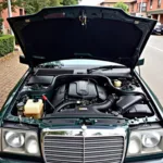 Motorraum eines Mercedes E200 W210