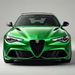 Ein neuer Alfa Romeo Giulia Quadrifoglio mit dem ikonischen Quadrifoglio Verde Emblem.