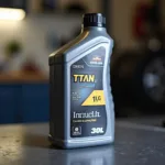 Titan CHF 11S Lenkflüssigkeit in einer Flasche