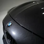 Die Carbon-Motorhaube eines BMW: Leicht und leistungsstark.