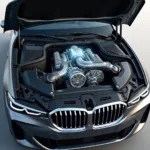 Leistungsstarker Hybrid-Motor des BMW X8: Innovation und Effizienz.