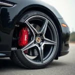 Porsche Panamera Felgen: Sicherheit und Komfort im Fokus. Die richtigen Felgen gewährleisten optimale Fahreigenschaften und minimieren Risiken.