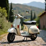 Klassische Vespa 50 L in italienischer Landschaft.