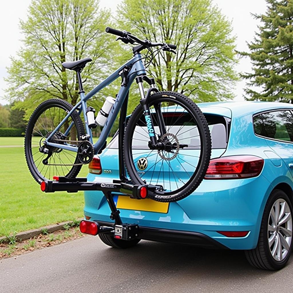 VW Scirocco met fietsendrager op de trekhaak