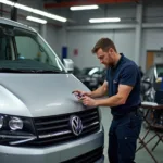 Wartung eines silbernen VW Touran: Tipps und Tricks